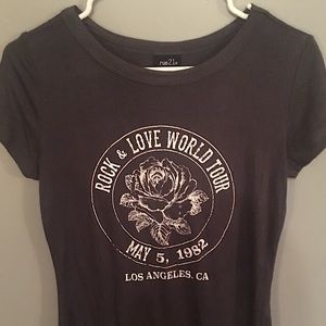 Cute t-shirt, slimming cut!